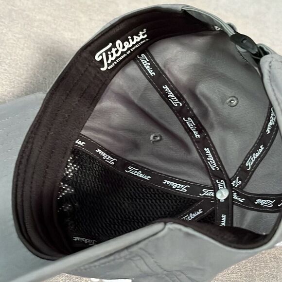 Titleist Adjustable Golf Hat Cap w Logo One Size - Picture 3 of 6